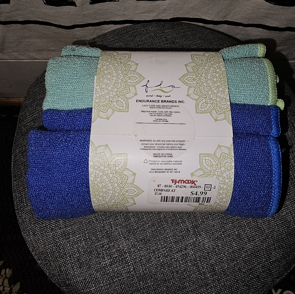 New Yoga Lot: GAIAM Yoga Essentials Set With Block, Strap, Towels, Dice, & Cards - Picture 7 of 9